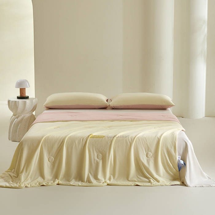 91家纺网 家纺一手货源 找家纺 桃子家居 2026新款A类高品质冰冰凉雪花冰感凉皮双面加倍透气孔氨纶凉感夏被 冰感凉皮-柠檬草莓（加倍透气）