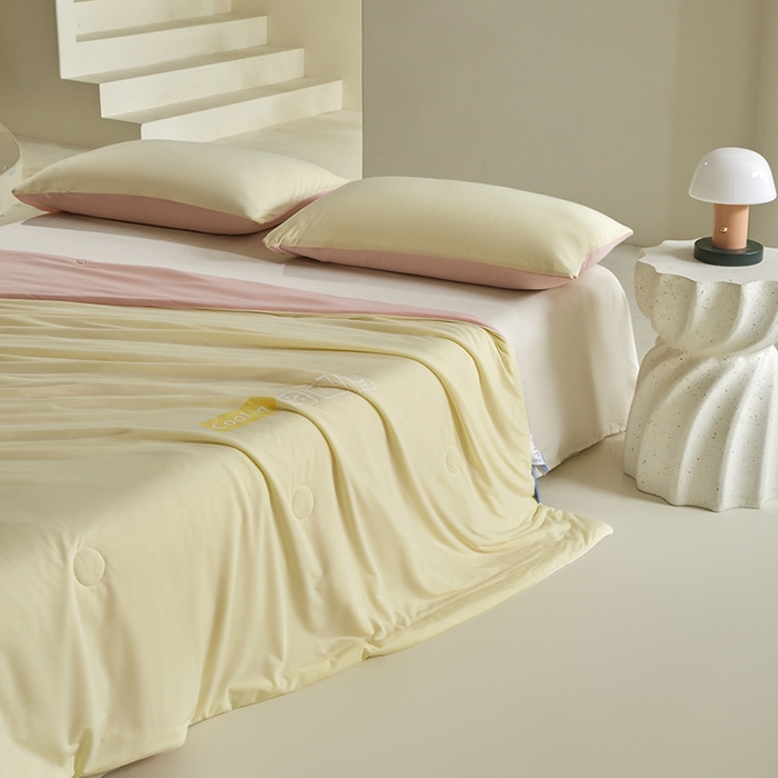 91家纺网 家纺一手货源 找家纺 桃子家居 2026新款A类高品质冰冰凉雪花冰感凉皮双面加倍透气孔氨纶凉感夏被 冰感凉皮-柠檬草莓（加倍透气）