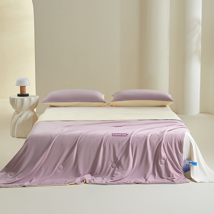 91家纺网 家纺一手货源 找家纺 桃子家居 2026新款A类高品质冰冰凉雪花冰感凉皮双面加倍透气孔氨纶凉感夏被 冰感凉皮-葡萄奶昔（加倍透气）