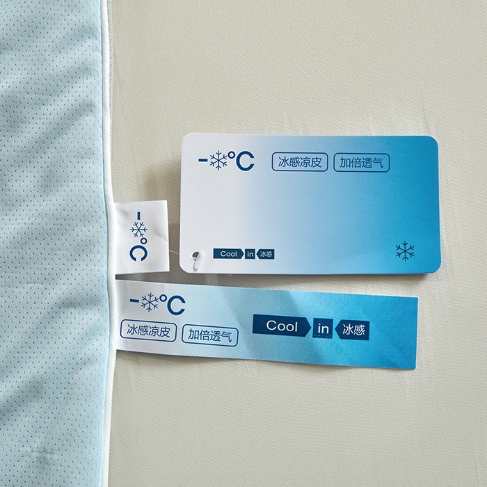 91家纺网 家纺一手货源 找家纺 桃子家居 2026新款A类高品质冰冰凉雪花冰感凉皮双面加倍透气孔氨纶凉感夏被 冰感凉皮-天蓝灰（加倍透气）