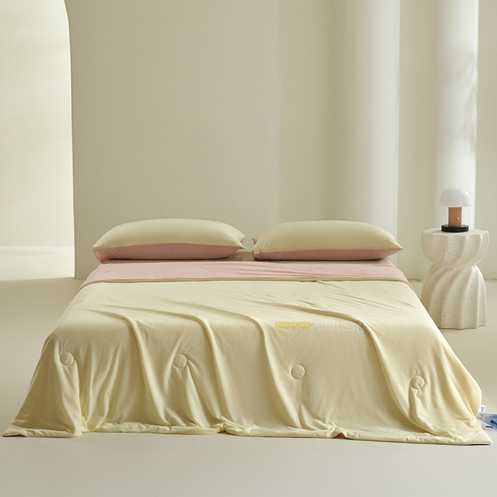 91家纺网 家纺一手货源 找家纺 桃子家居 2026新款A类高品质冰冰凉雪花冰感凉皮双面加倍透气孔氨纶凉感夏被 冰感凉皮-柠檬草莓（加倍透气）