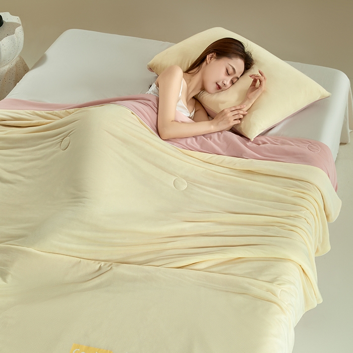 91家纺网 家纺一手货源 找家纺 桃子家居 2026新款A类高品质冰冰凉雪花冰感凉皮双面加倍透气孔氨纶凉感夏被 冰感凉皮-柠檬草莓（加倍透气）