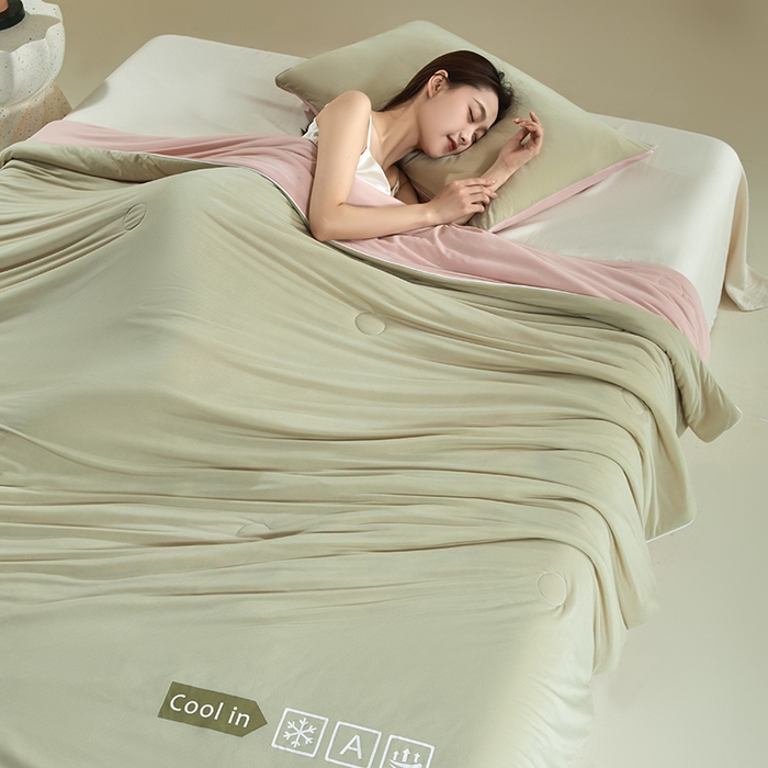 91家纺网 家纺一手货源 找家纺 桃子家居 2026新款A类高品质冰冰凉雪花冰感凉皮双面加倍透气孔氨纶凉感夏被 冰感凉皮-西瓜粉（加倍透气）