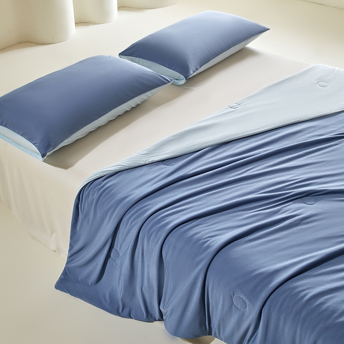 91家纺网 家纺一手货源 找家纺 桃子家居 2026新款A类高品质冰冰凉雪花冰感凉皮双面加倍透气孔氨纶凉感夏被 冰感凉皮-深蓝海盐（加倍透气）