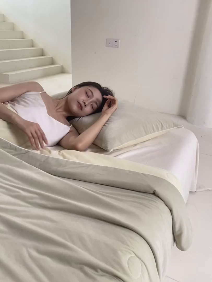 91家纺网 家纺一手货源 找家纺 桃子家居 2026新款A类高品质冰冰凉雪花冰感凉皮双面加倍透气孔氨纶凉感夏被 冰感凉皮-抹茶芒果（加倍透气）