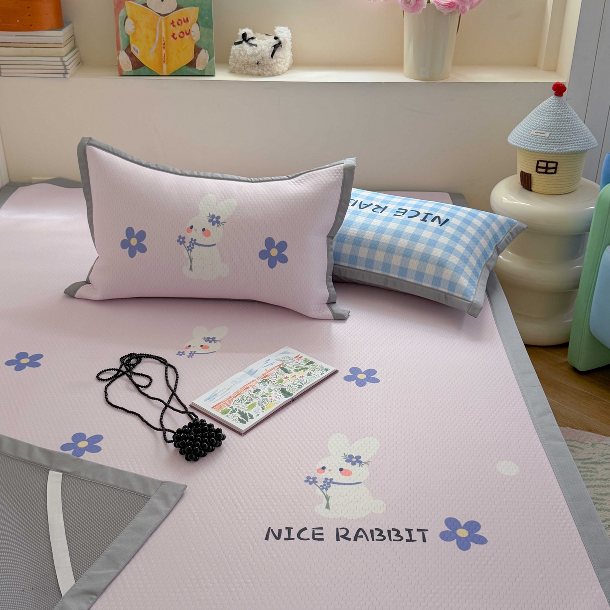 91家纺网 家纺一手货源 找家纺 Sweet dreams甜梦 2026新款数码印花大板凉感豆豆席 紫底小兔