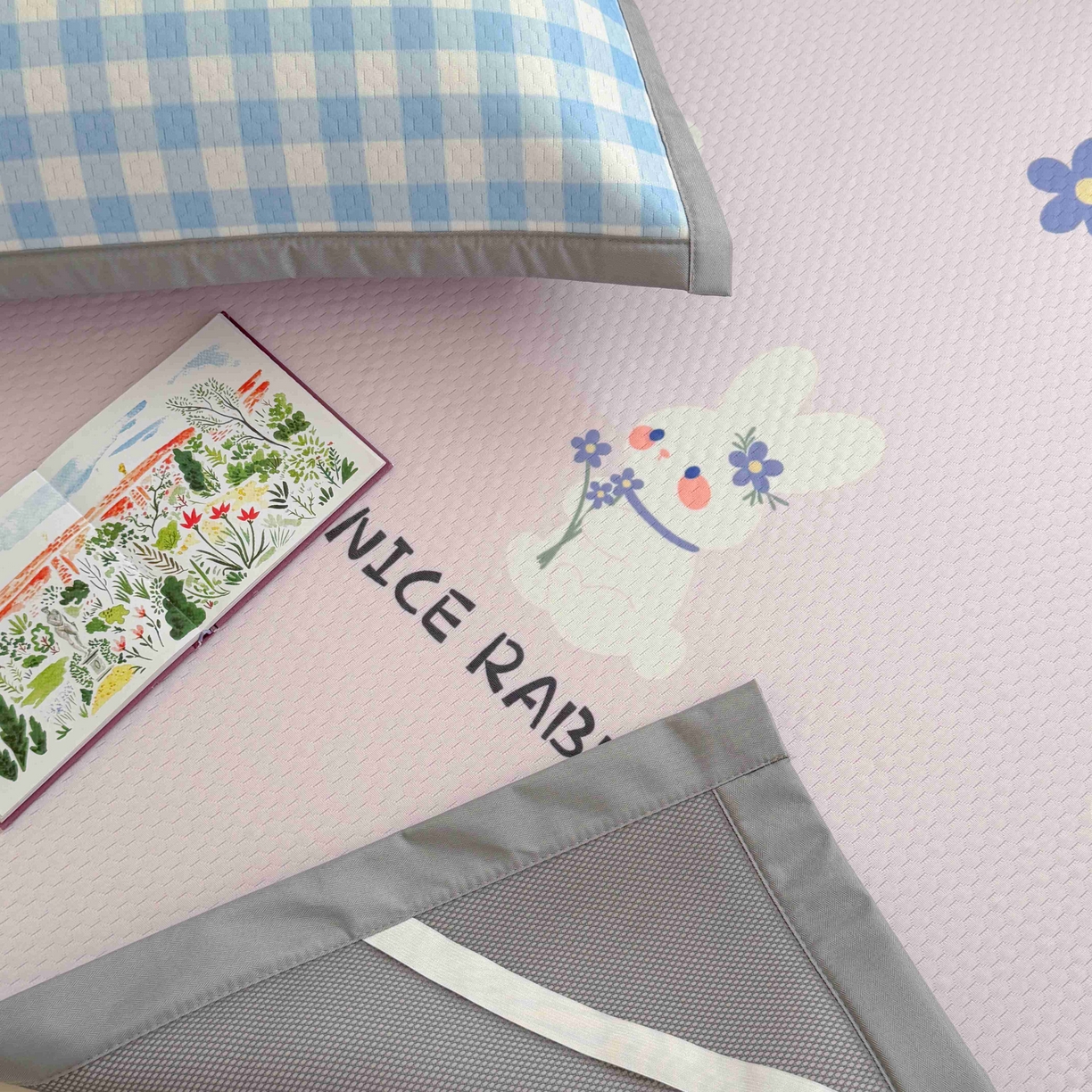 91家纺网 家纺一手货源 找家纺 Sweet dreams甜梦 2026新款数码印花大板凉感豆豆席 紫底小兔