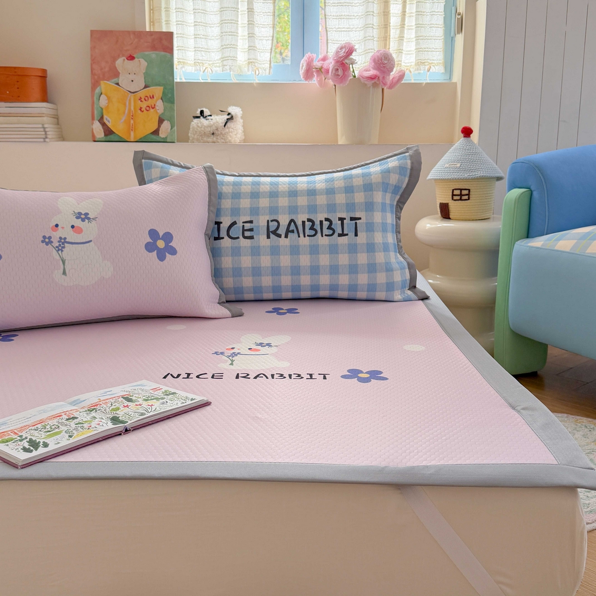 91家纺网 家纺一手货源 找家纺 Sweet dreams甜梦 2026新款数码印花大板凉感豆豆席 紫底小兔