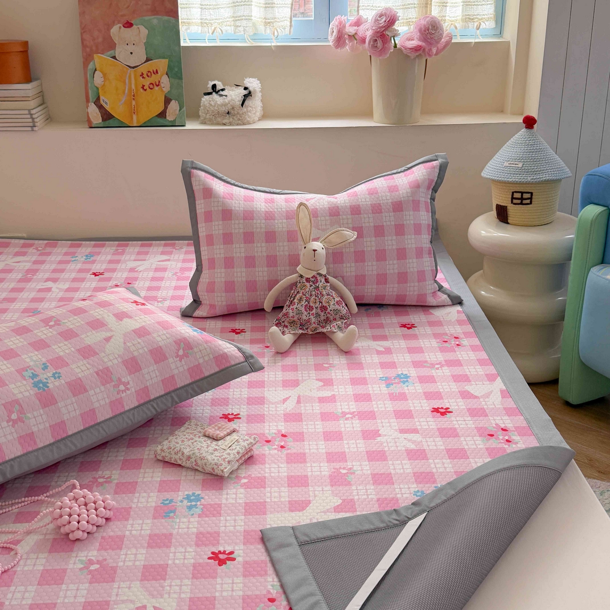 91家纺网 家纺一手货源 找家纺 Sweet dreams甜梦 2026新款数码印花小板凉感豆豆席 格子蝴蝶结