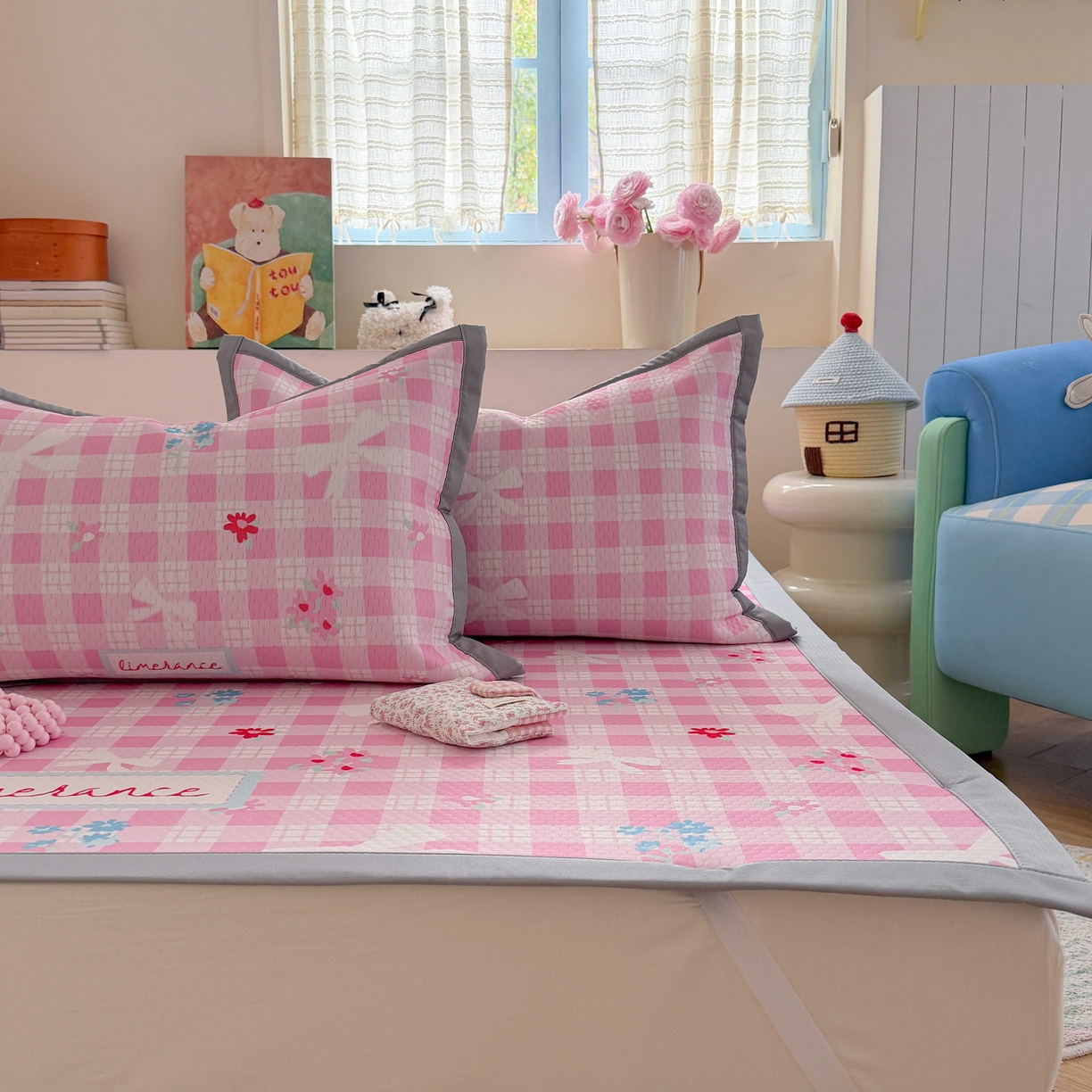 91家纺网 家纺一手货源 找家纺 Sweet dreams甜梦 2026新款数码印花小板凉感豆豆席 格子蝴蝶结