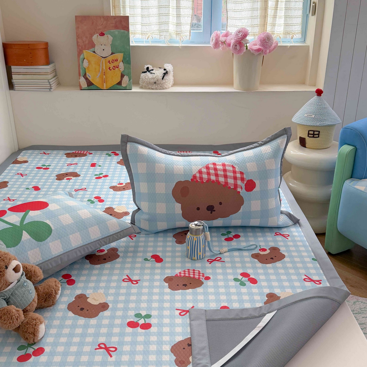 91家纺网 家纺一手货源 找家纺 Sweet dreams甜梦 2026新款数码印花小板凉感豆豆席 格子小熊