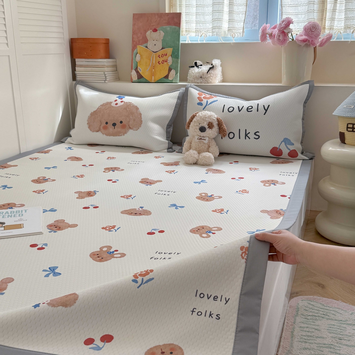 91家纺网 家纺一手货源 找家纺 Sweet dreams甜梦 2026新款数码印花小板凉感豆豆席 蝴蝶结狗狗