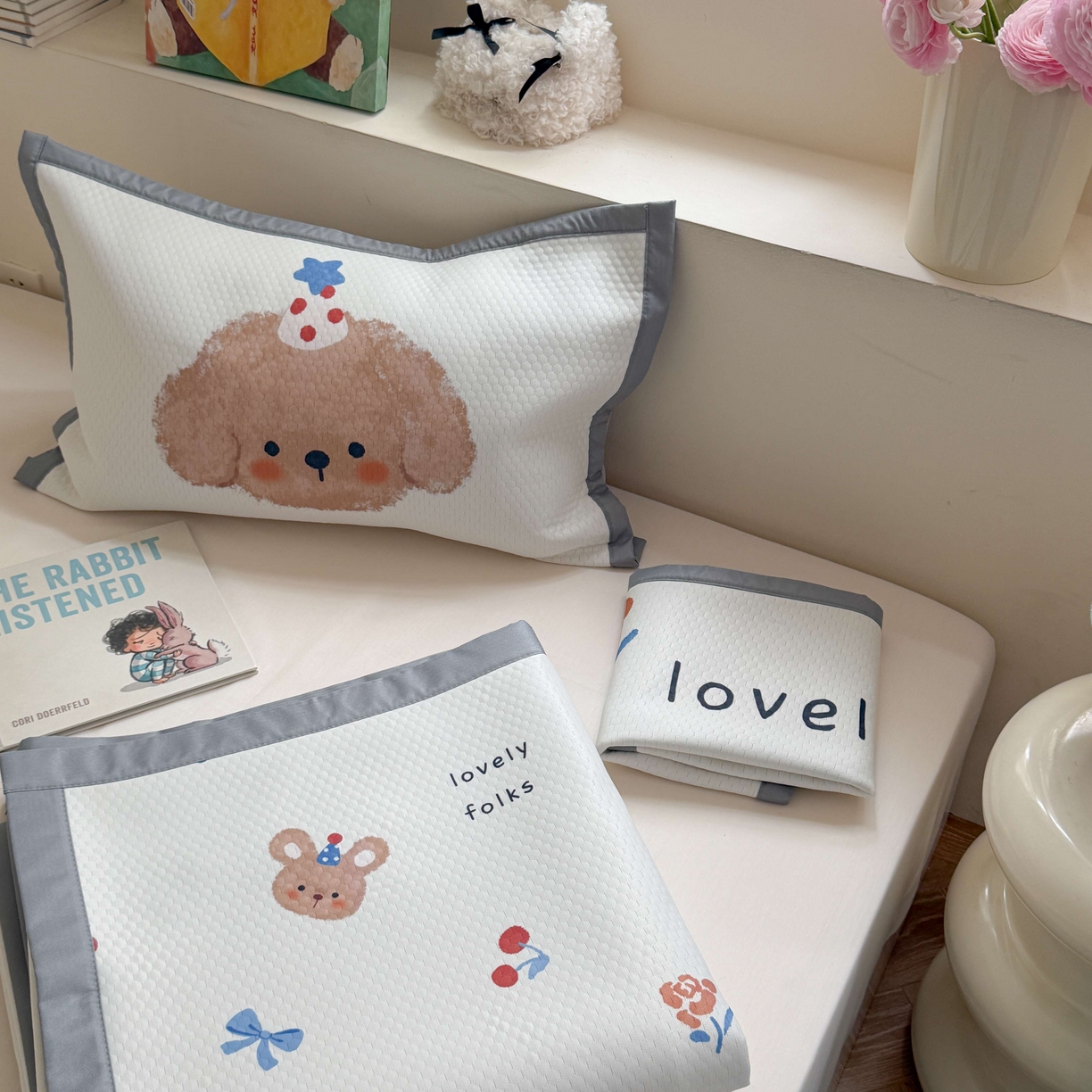 91家纺网 家纺一手货源 找家纺 Sweet dreams甜梦 2026新款数码印花小板凉感豆豆席 蝴蝶结狗狗