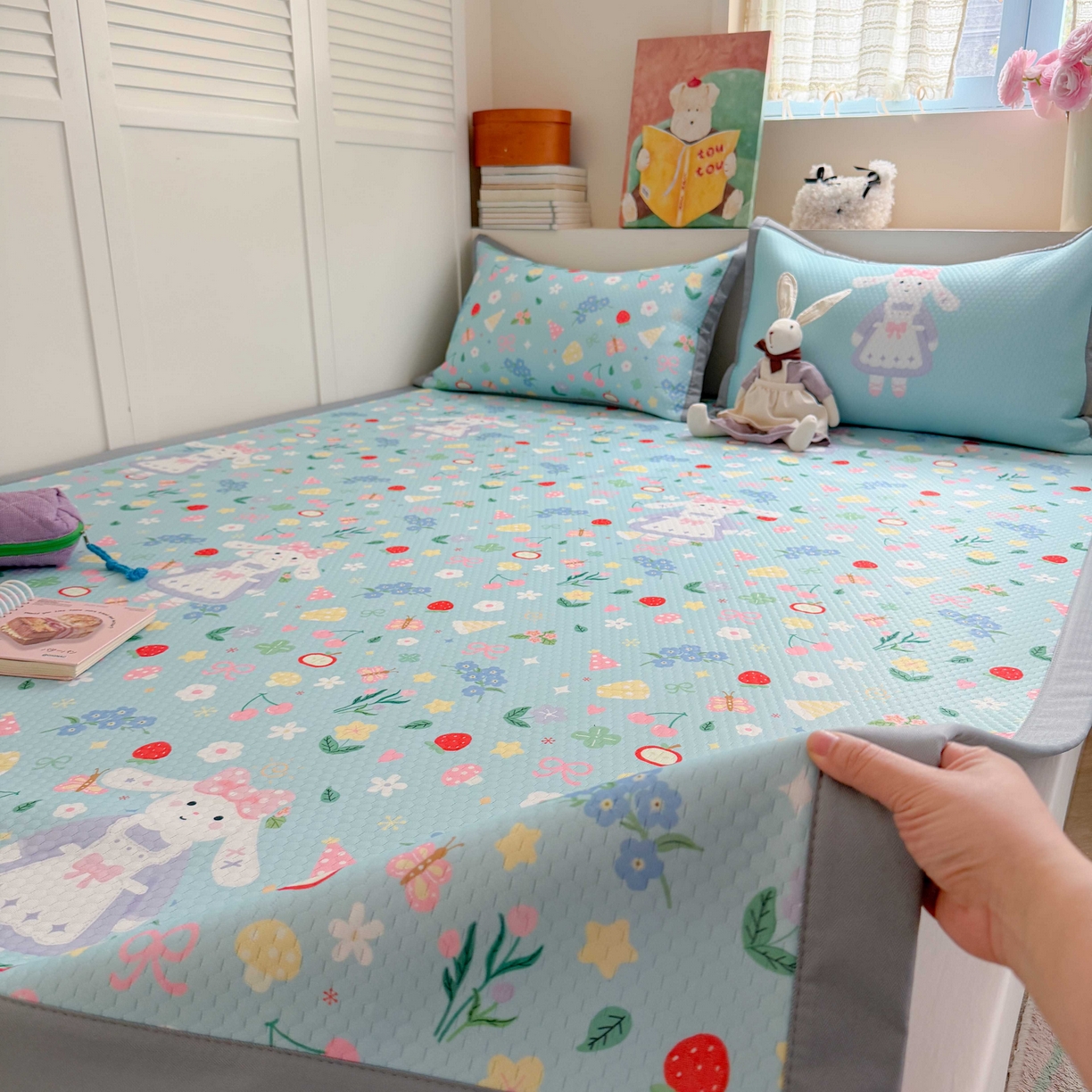 91家纺网 家纺一手货源 找家纺 Sweet dreams甜梦 2026新款数码印花小板凉感豆豆席 花花小兔