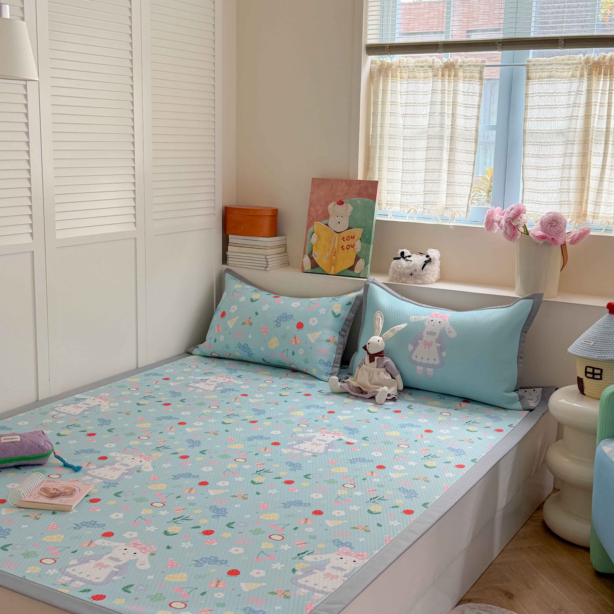 91家纺网 家纺一手货源 找家纺 Sweet dreams甜梦 2026新款数码印花小板凉感豆豆席 花花小兔