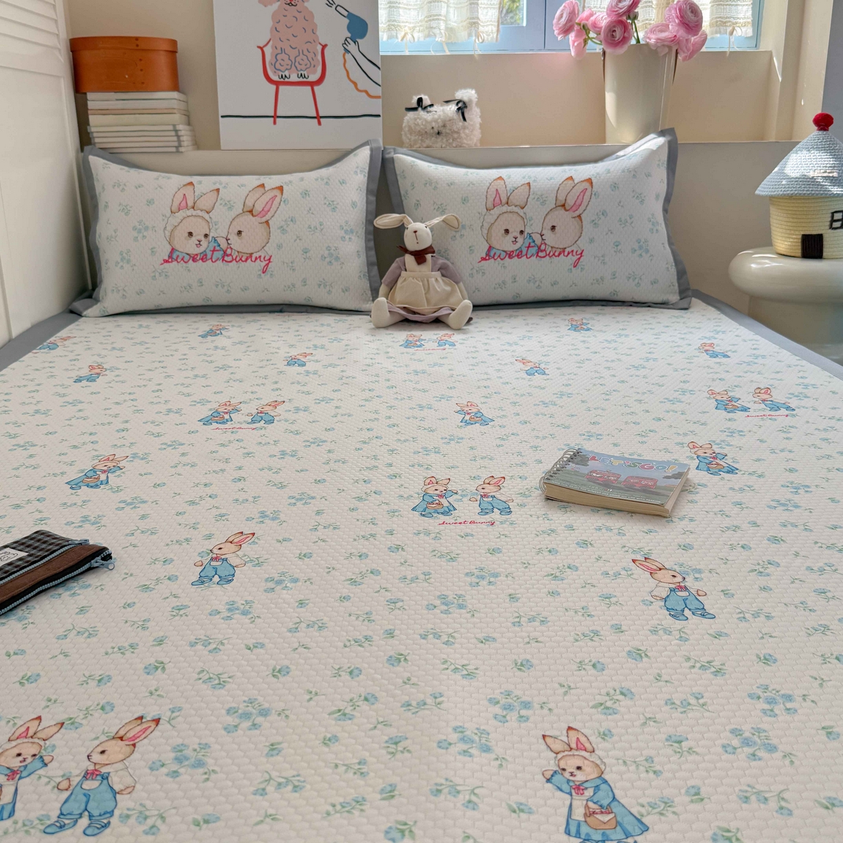 91家纺网 家纺一手货源 找家纺 Sweet dreams甜梦 2026新款数码印花小板凉感豆豆席 花纹兔