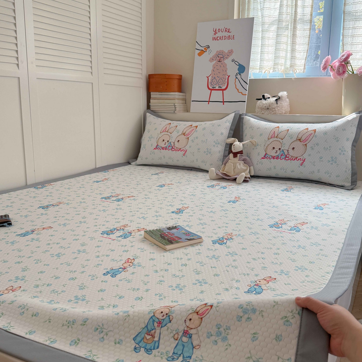 91家纺网 家纺一手货源 找家纺 Sweet dreams甜梦 2026新款数码印花小板凉感豆豆席 花纹兔