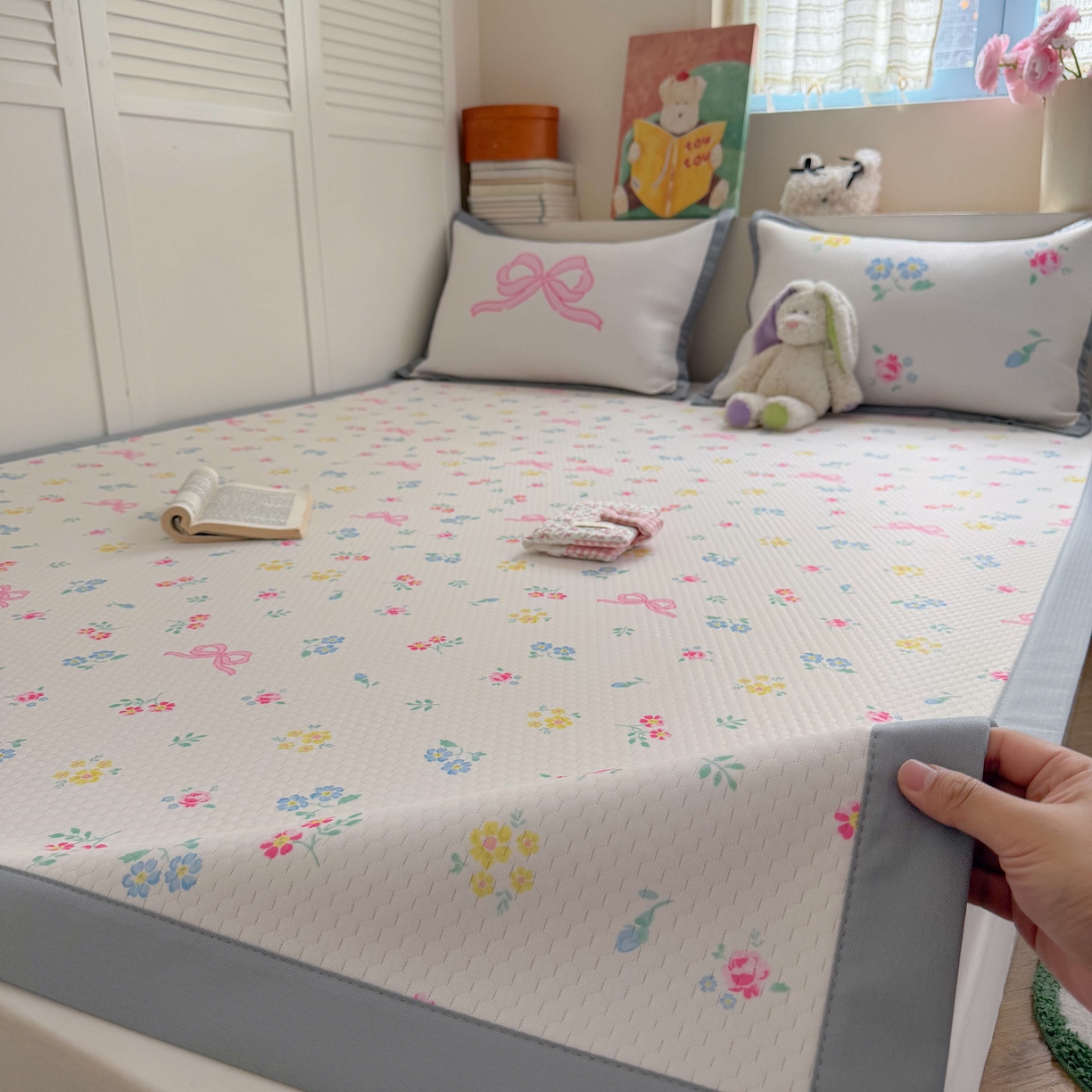 91家纺网 家纺一手货源 找家纺 Sweet dreams甜梦 2026新款数码印花小板凉感豆豆席 黄底粉花