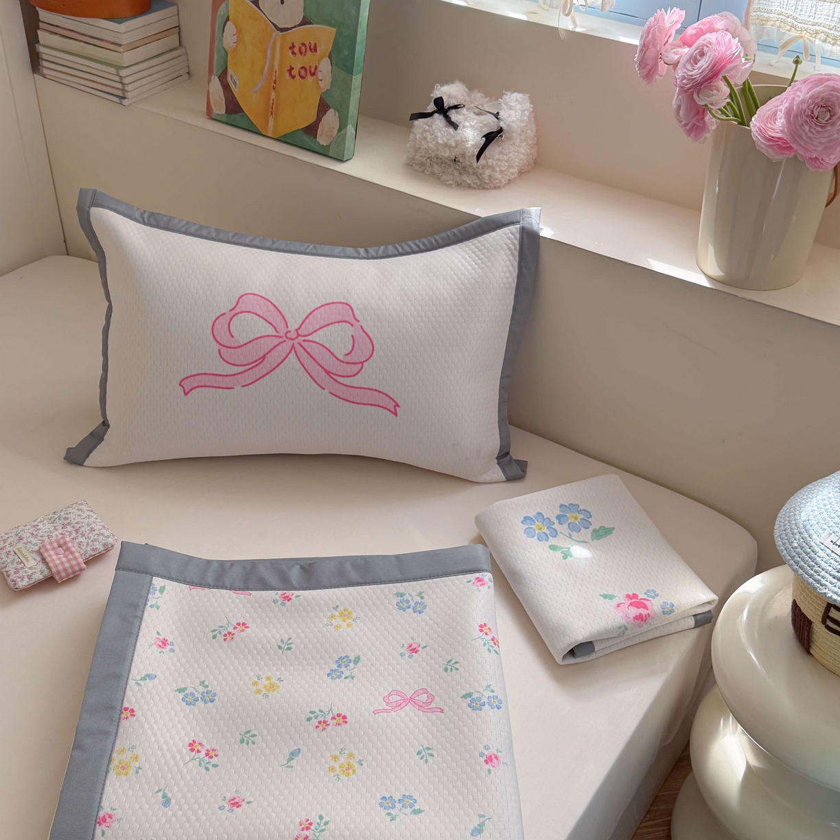 91家纺网 家纺一手货源 找家纺 Sweet dreams甜梦 2026新款数码印花小板凉感豆豆席 黄底粉花