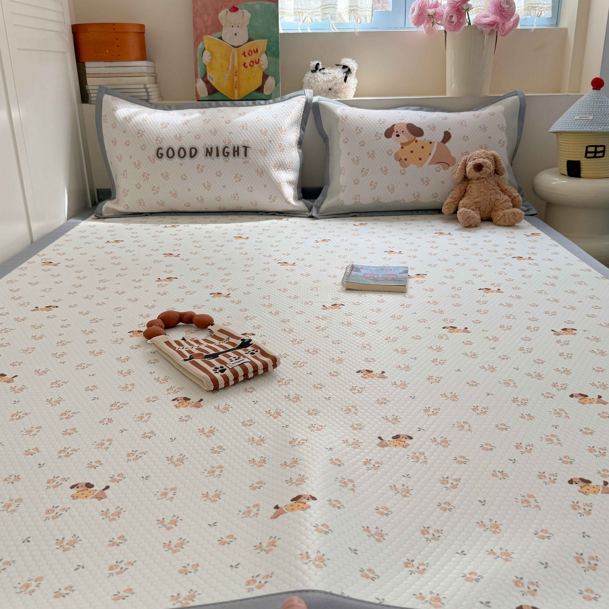 91家纺网 家纺一手货源 找家纺 Sweet dreams甜梦 2026新款数码印花小板凉感豆豆席 黄花小狗