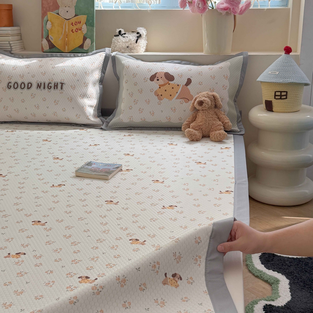 91家纺网 家纺一手货源 找家纺 Sweet dreams甜梦 2026新款数码印花小板凉感豆豆席 黄花小狗