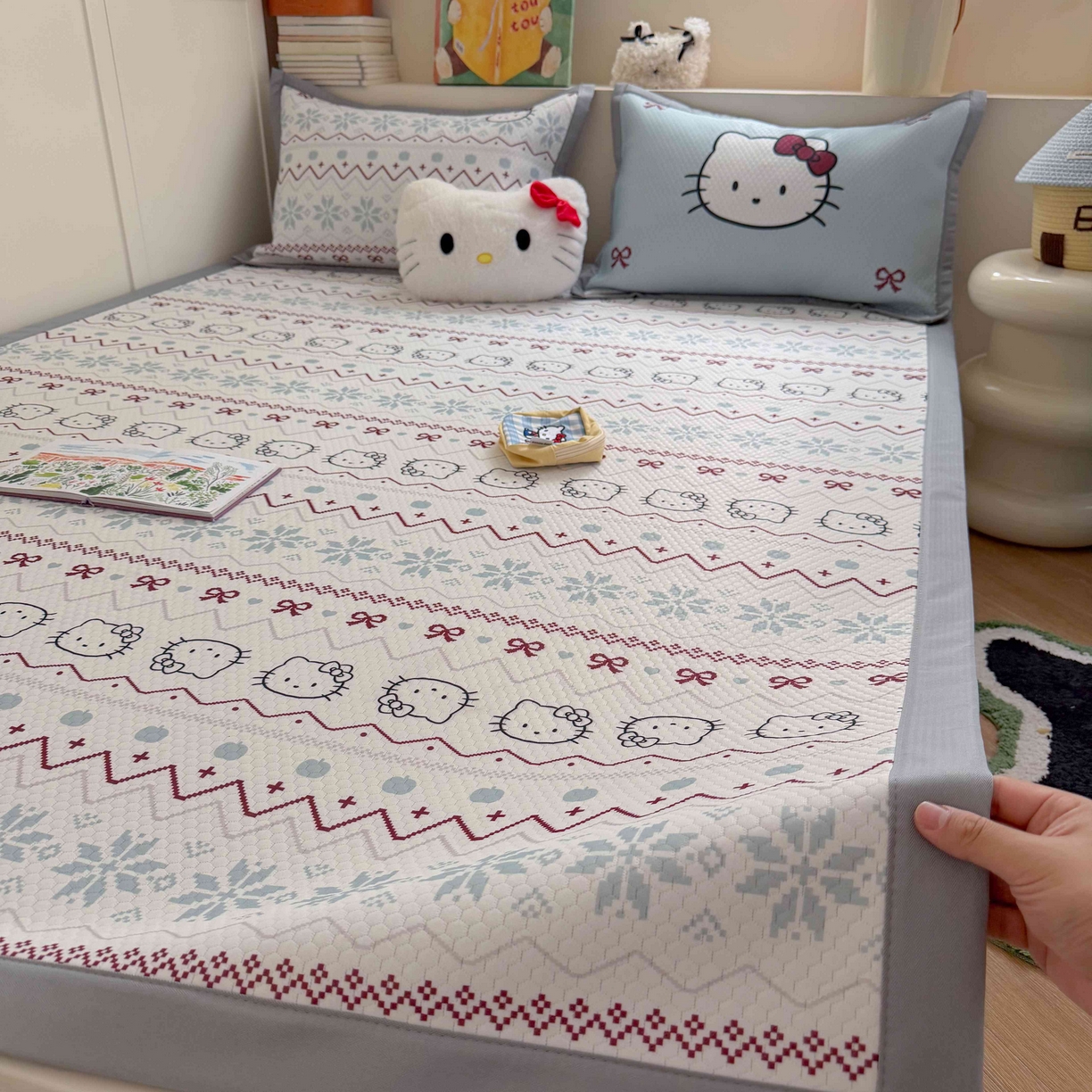 91家纺网 家纺一手货源 找家纺 Sweet dreams甜梦 2026新款数码印花小板凉感豆豆席 猫猫蝴蝶结