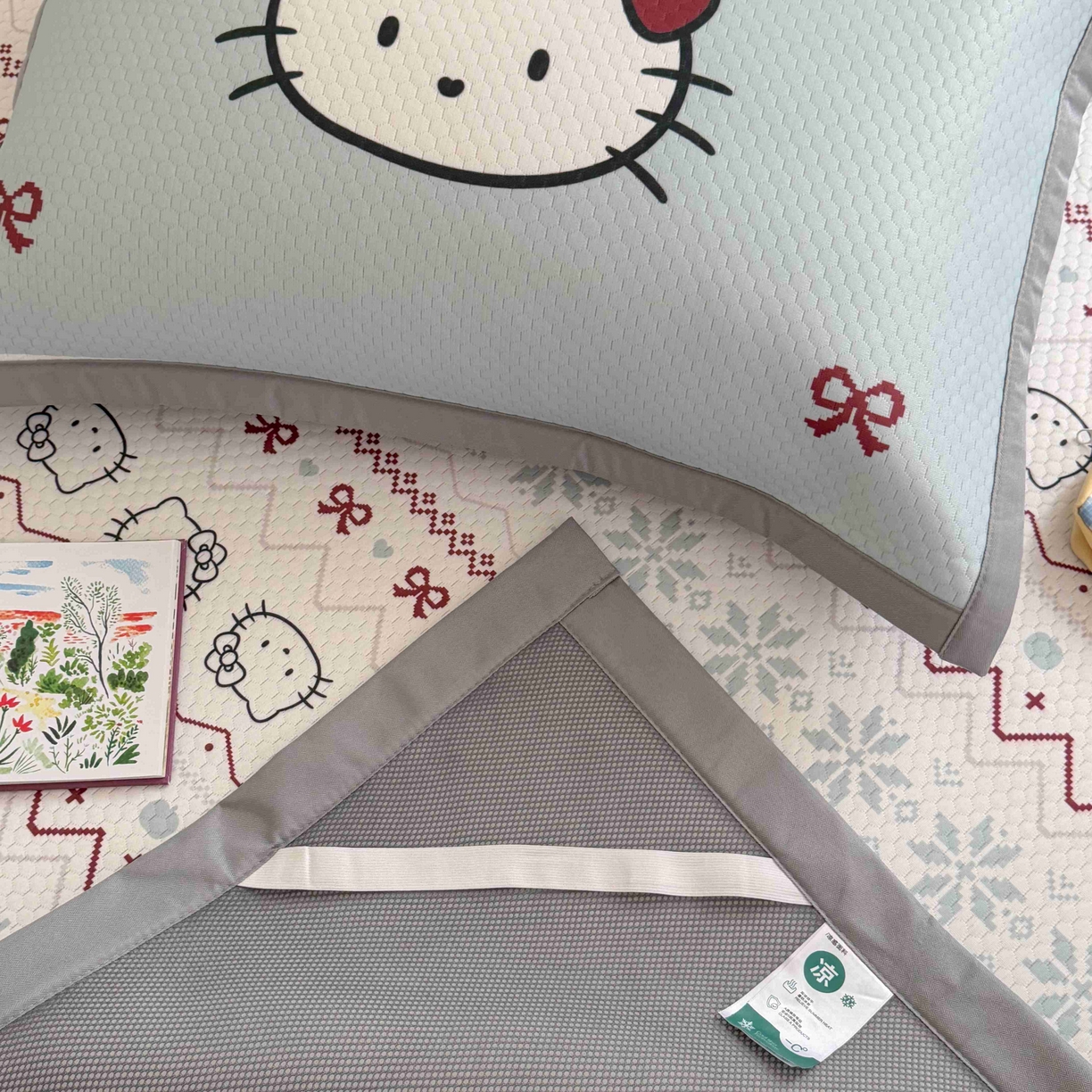 91家纺网 家纺一手货源 找家纺 Sweet dreams甜梦 2026新款数码印花小板凉感豆豆席 猫猫蝴蝶结