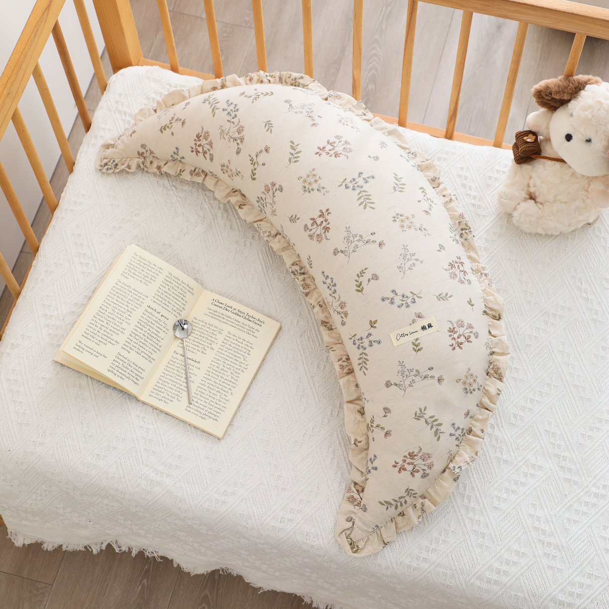 91家纺网 家纺一手货源 找家纺 （总）芯洲 2026新款月芽形棉麻充棉助眠夹腿神器抱枕