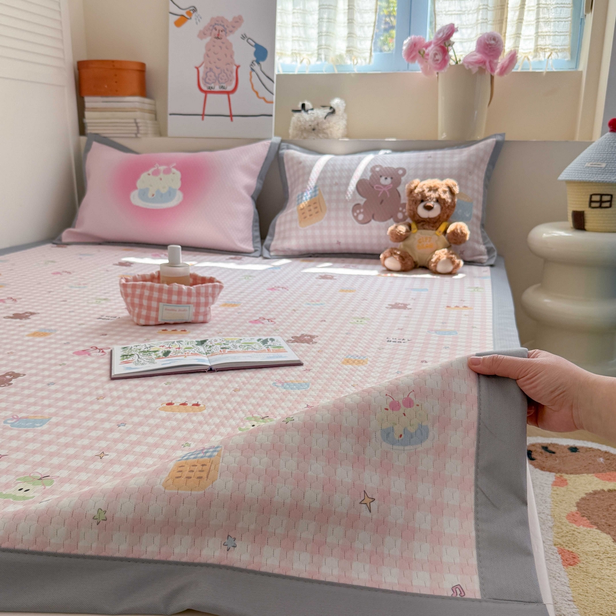 91家纺网 家纺一手货源 找家纺 Sweet dreams甜梦 2026新款数码印花小板凉感豆豆席 樱桃小熊