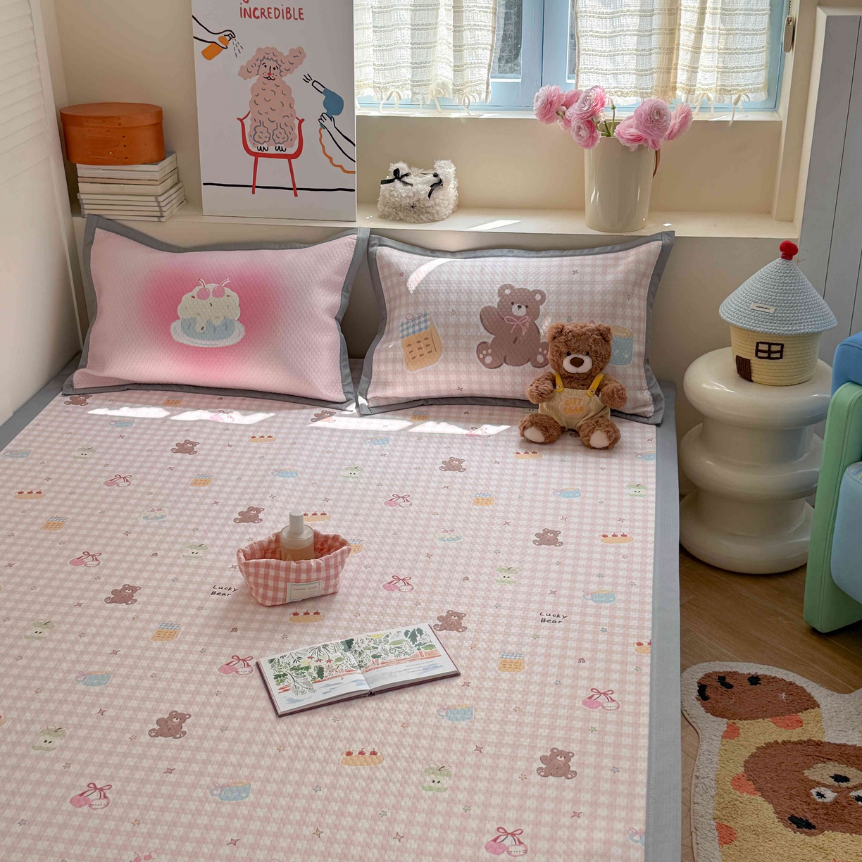 91家纺网 家纺一手货源 找家纺 Sweet dreams甜梦 2026新款数码印花小板凉感豆豆席 樱桃小熊