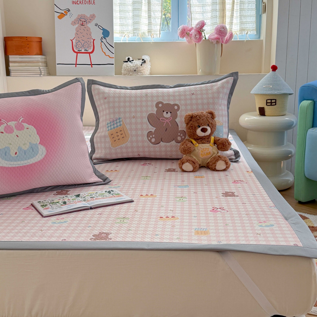 91家纺网 家纺一手货源 找家纺 Sweet dreams甜梦 2026新款数码印花小板凉感豆豆席 樱桃小熊