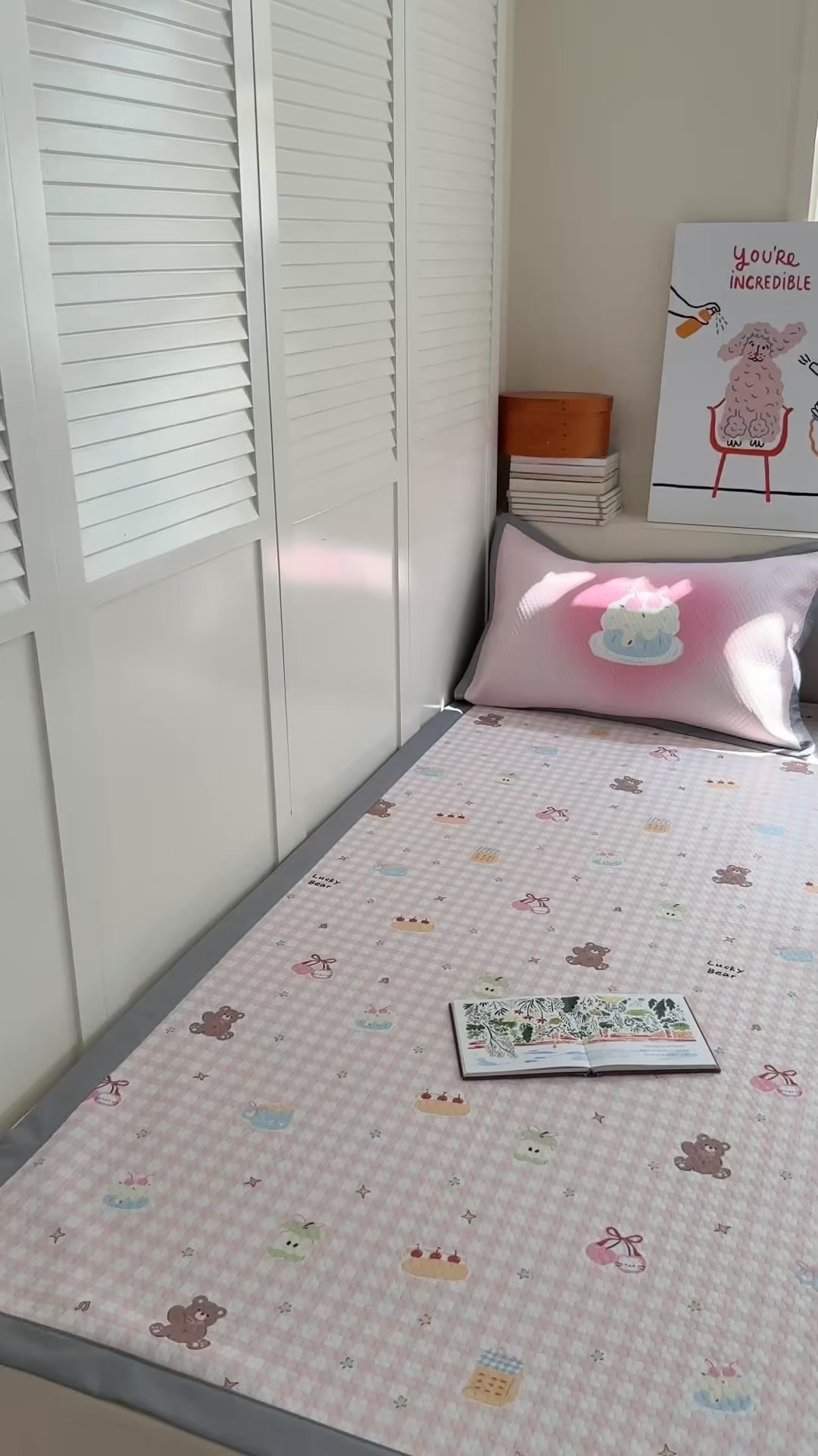 91家纺网 家纺一手货源 找家纺 Sweet dreams甜梦 2026新款数码印花小板凉感豆豆席 樱桃小熊