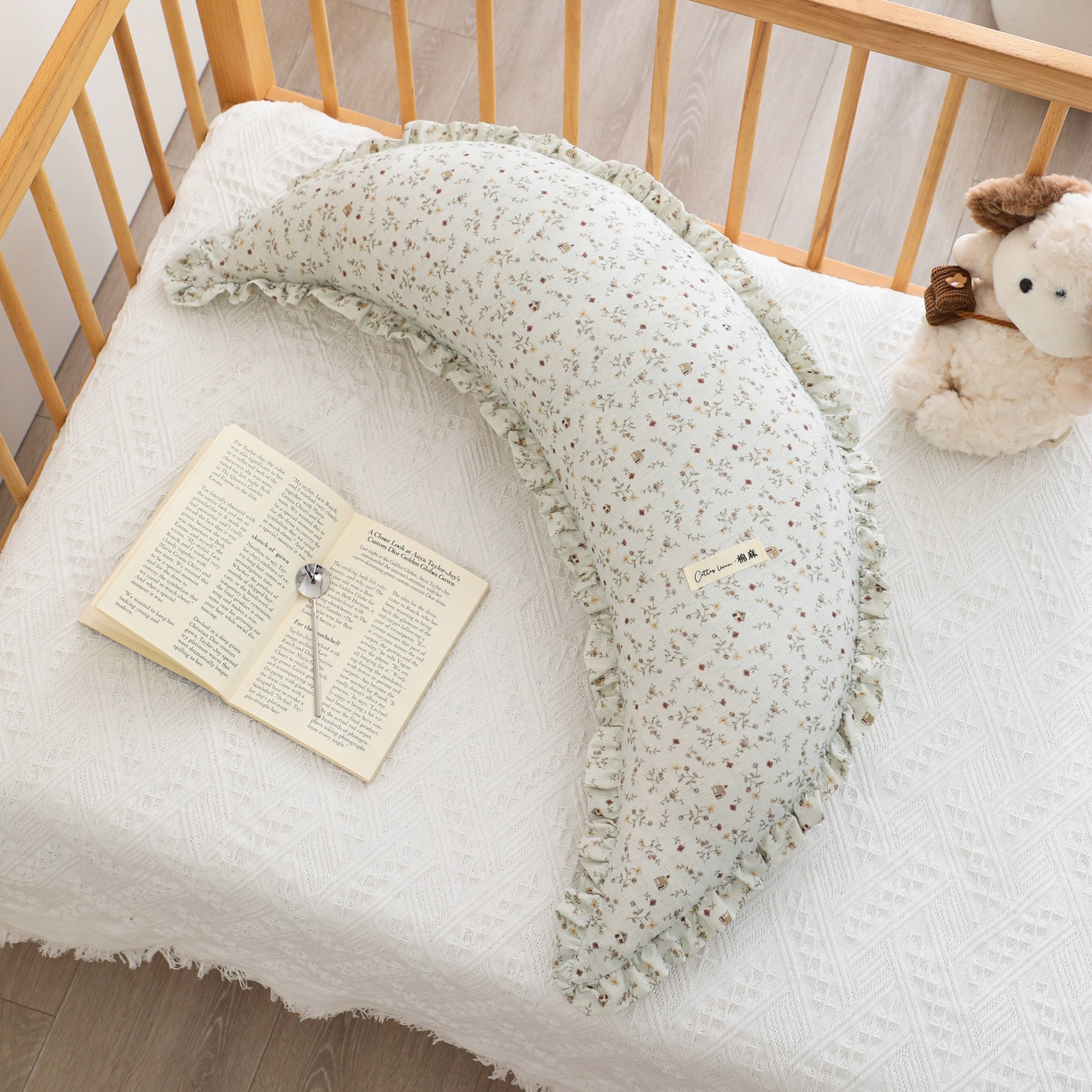 芯洲 2026新款月芽形棉麻充棉助眠夹腿神器抱枕 棉麻抱枕-小房子