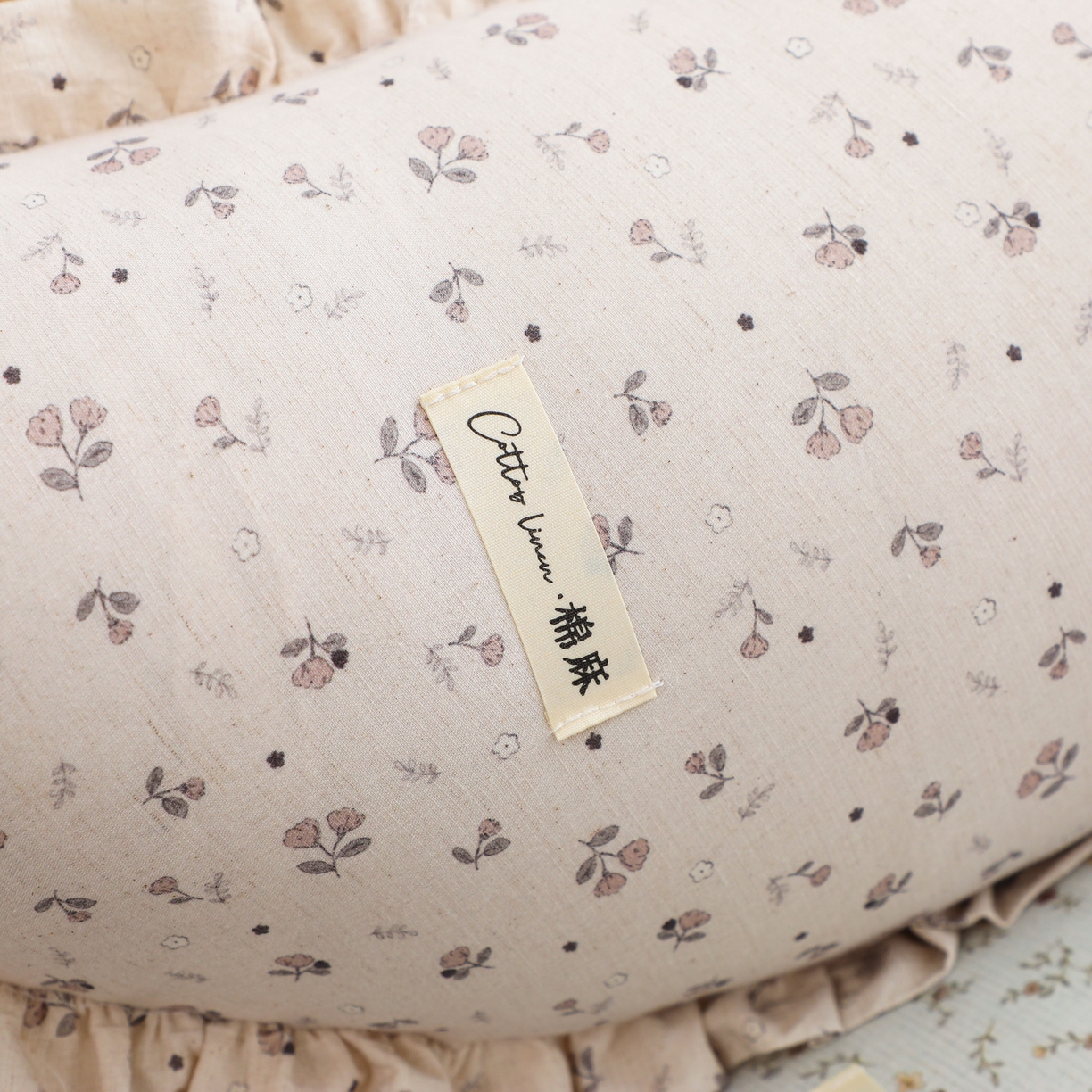 91家纺网 家纺一手货源 找家纺 芯洲 2026新款月芽形棉麻充棉助眠夹腿神器抱枕 棉麻抱枕-郁金香