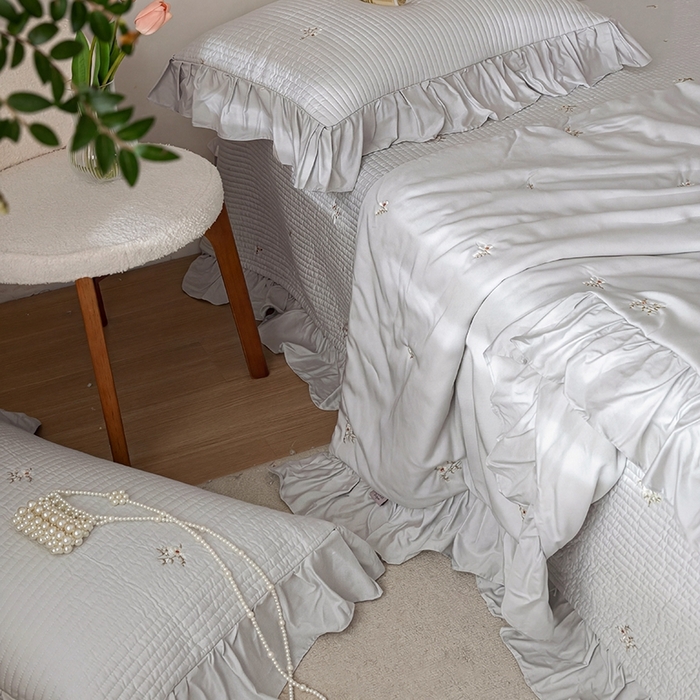 91家纺网 家纺一手货源 找家纺 上喜 2026新款天丝小花刺绣夏被夏凉被空调被四件套 灰色