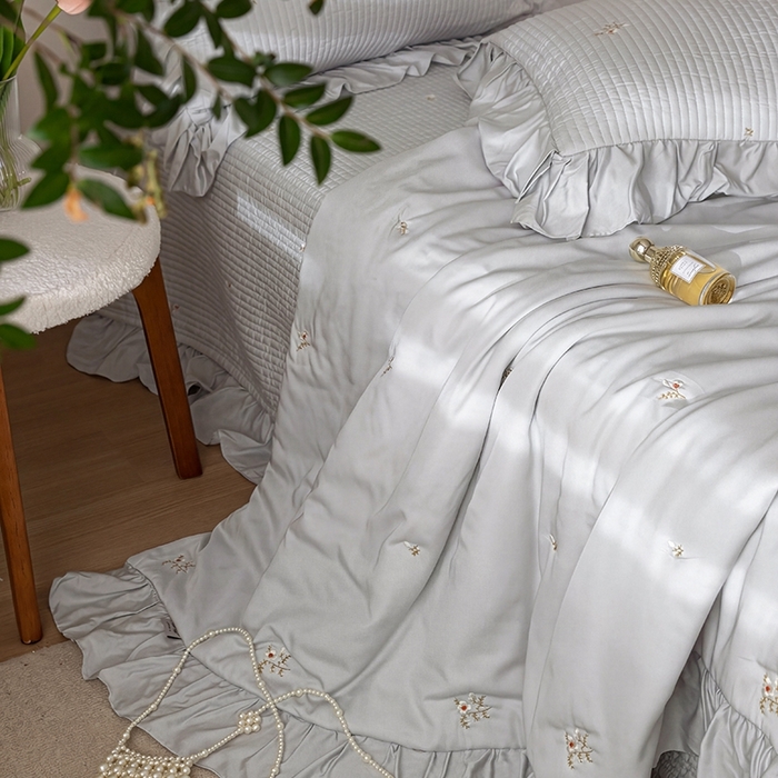 91家纺网 家纺一手货源 找家纺 上喜 2026新款天丝小花刺绣夏被夏凉被空调被四件套 灰色