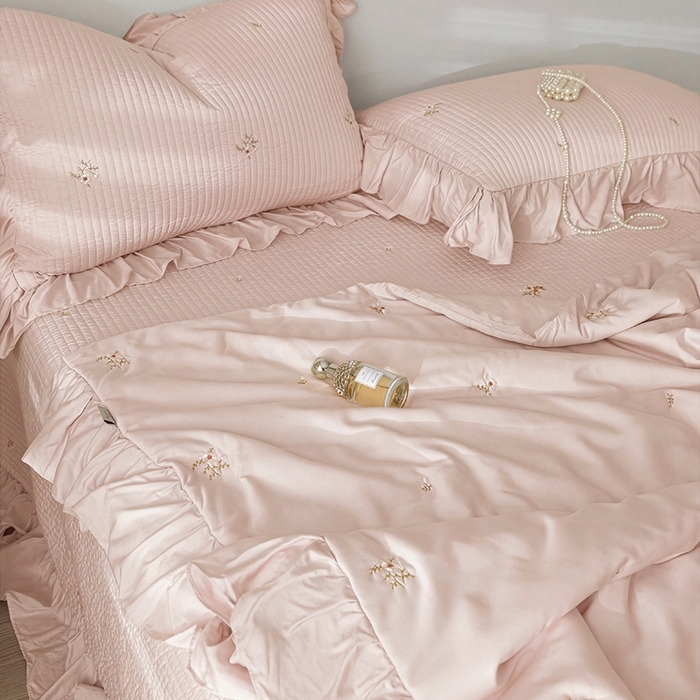 91家纺网 家纺一手货源 找家纺 上喜 2026新款天丝小花刺绣夏被夏凉被空调被四件套 粉色