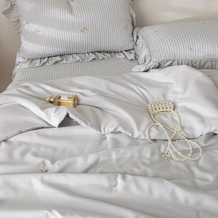 91家纺网 家纺一手货源 找家纺 上喜 2026新款天丝小花刺绣夏被夏凉被空调被四件套 灰色