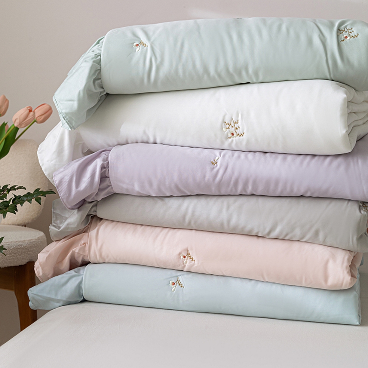 91家纺网 家纺一手货源 找家纺 上喜 2026新款天丝小花刺绣夏被夏凉被空调被四件套 组合图（仅供展示不可下单）