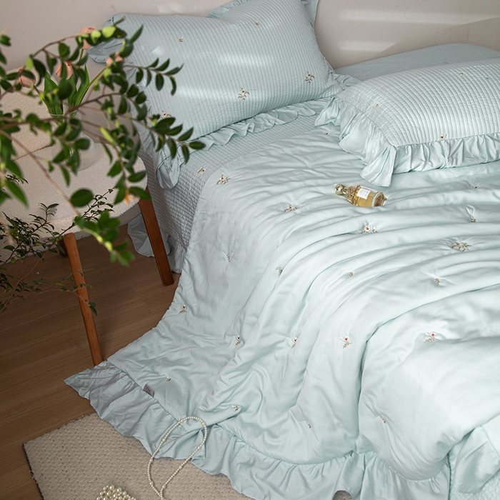 91家纺网 家纺一手货源 找家纺 上喜 2026新款天丝小花刺绣夏被夏凉被空调被四件套 蓝色