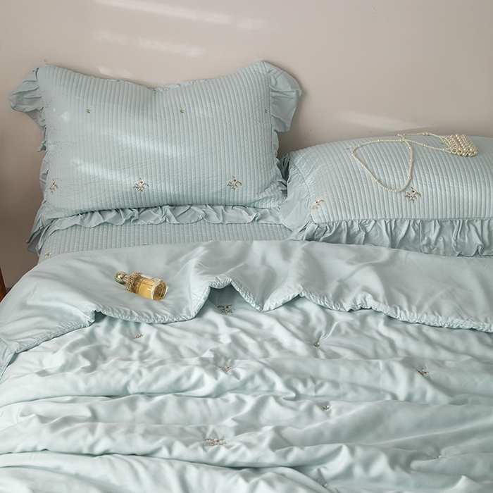 91家纺网 家纺一手货源 找家纺 上喜 2026新款天丝小花刺绣夏被夏凉被空调被四件套 蓝色