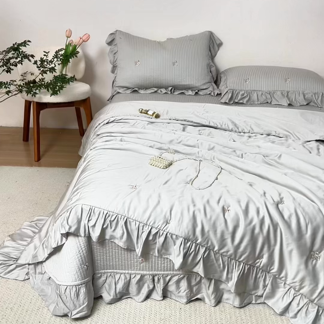 91家纺网 家纺一手货源 找家纺 上喜 2026新款天丝小花刺绣夏被夏凉被空调被四件套 灰色