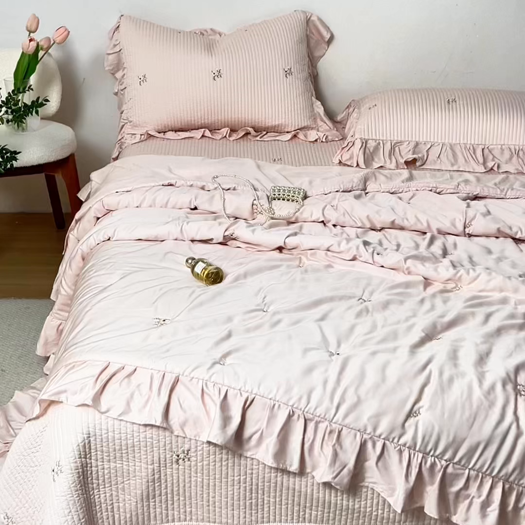 91家纺网 家纺一手货源 找家纺 上喜 2026新款天丝小花刺绣夏被夏凉被空调被四件套 粉色