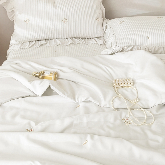 91家纺网 家纺一手货源 找家纺 上喜 2026新款天丝小花刺绣夏被夏凉被空调被四件套 白色