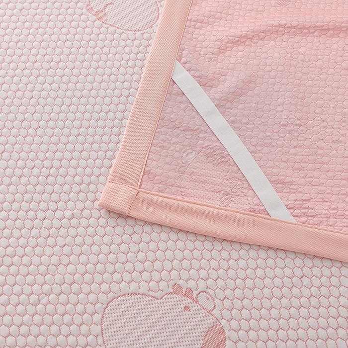 91家纺网 家纺一手货源 找家纺 席匠 2026新款冰豆豆床裙卡通款凉席席子凉席三件套 卡比巴拉床席款-粉