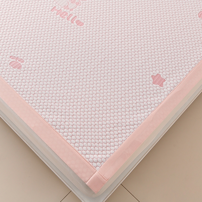 91家纺网 家纺一手货源 找家纺 席匠 2026新款冰豆豆床裙卡通款凉席席子凉席三件套 卡比巴拉床席款-粉