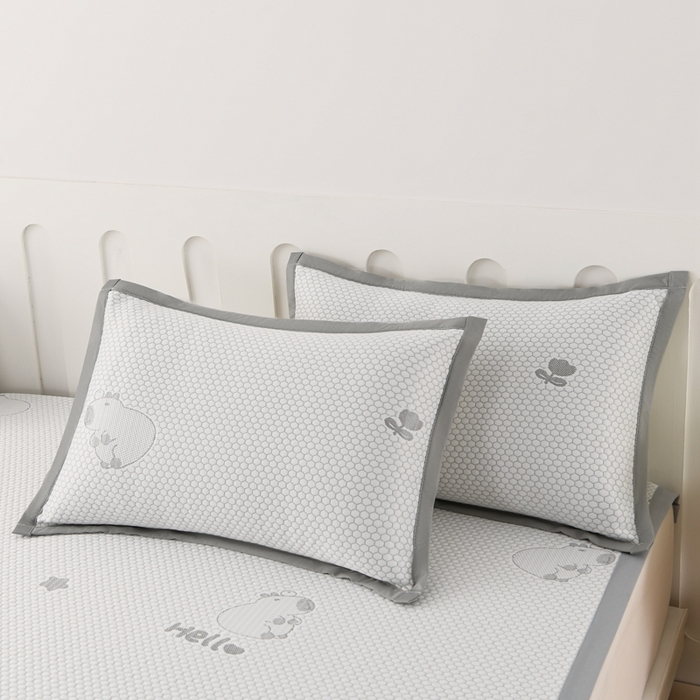 91家纺网 家纺一手货源 找家纺 席匠 2026新款冰豆豆床裙卡通款凉席席子凉席三件套 卡比巴拉床席款-灰