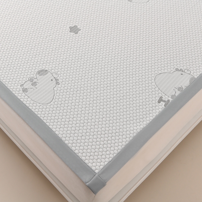 91家纺网 家纺一手货源 找家纺 席匠 2026新款冰豆豆床裙卡通款凉席席子凉席三件套 卡比巴拉床席款-灰