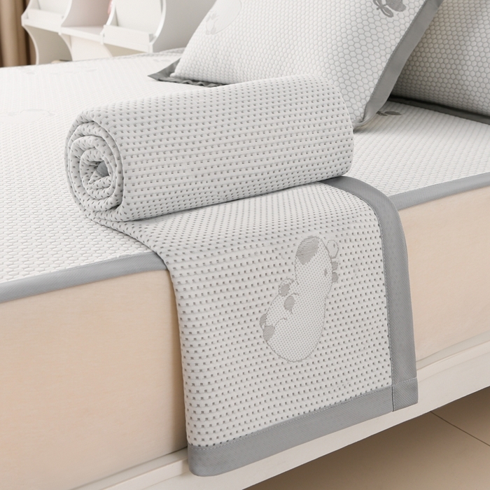 91家纺网 家纺一手货源 找家纺 席匠 2026新款冰豆豆床裙卡通款凉席席子凉席三件套 卡比巴拉床席款-灰