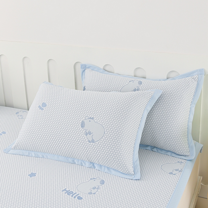 91家纺网 家纺一手货源 找家纺 席匠 2026新款冰豆豆床裙卡通款凉席席子凉席三件套 卡比巴拉床席款-蓝